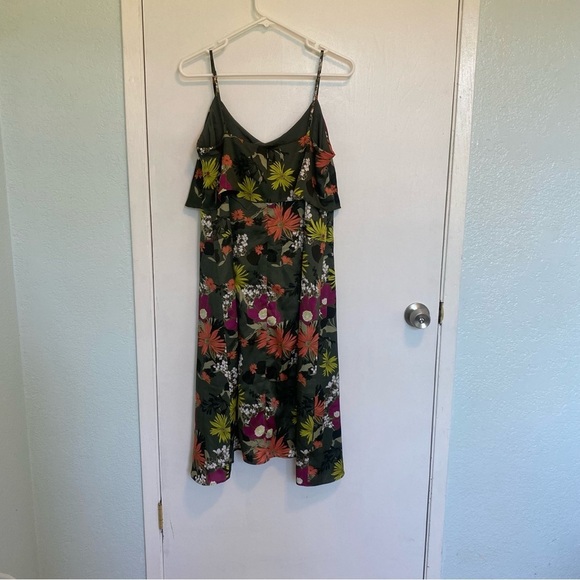 Banana Republic NWT Satin Style Spaghetti Strap Green Boho Floral Dress Sz 8 New - Picture 3 of 3